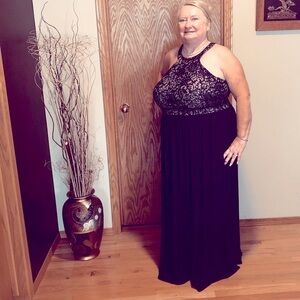 🌟HP🌟 PLUS 22W Navy/Nude sequins Lace Halter Bodice Navy Jersey Maxi Skirt